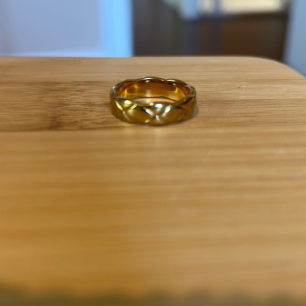 Size 7 ring.